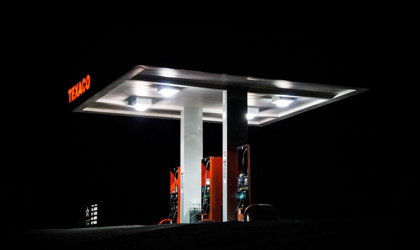 distributori-carburante-dimezza-attività
